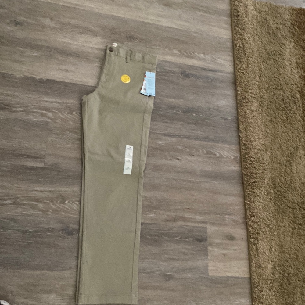 Kacky slacks size 18 brand new stretch juniors